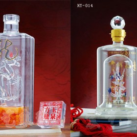 江蘇工藝玻璃酒瓶企業-宏藝玻璃制品廠價訂制內置酒瓶